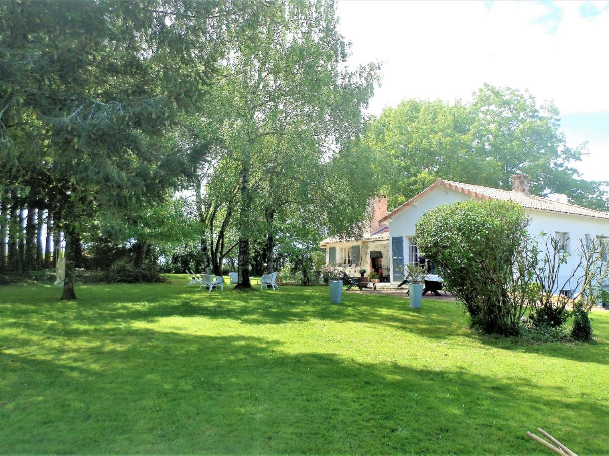 La Folie Hotel Breuil-Barret Exterior photo