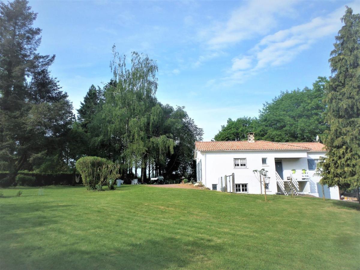 La Folie Hotel Breuil-Barret Exterior photo